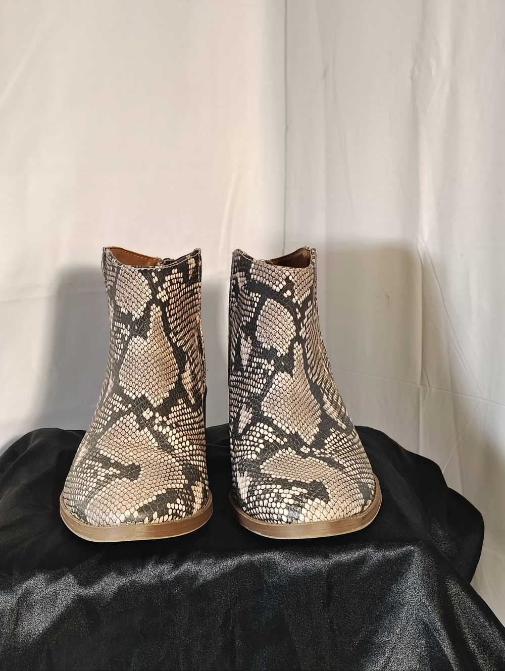 University Thread Boots